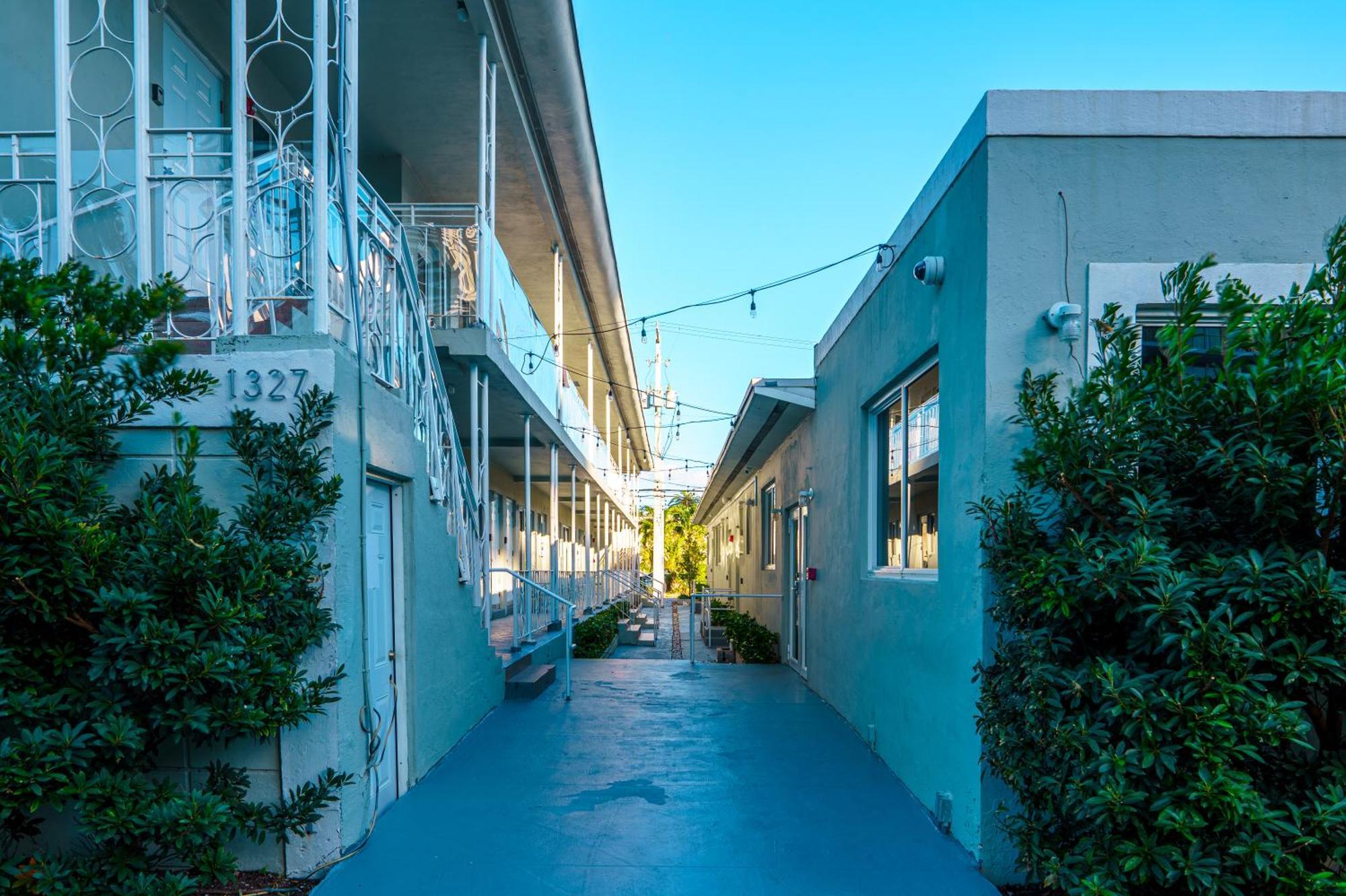 The West Gem Apartment Miami Beach Exterior photo