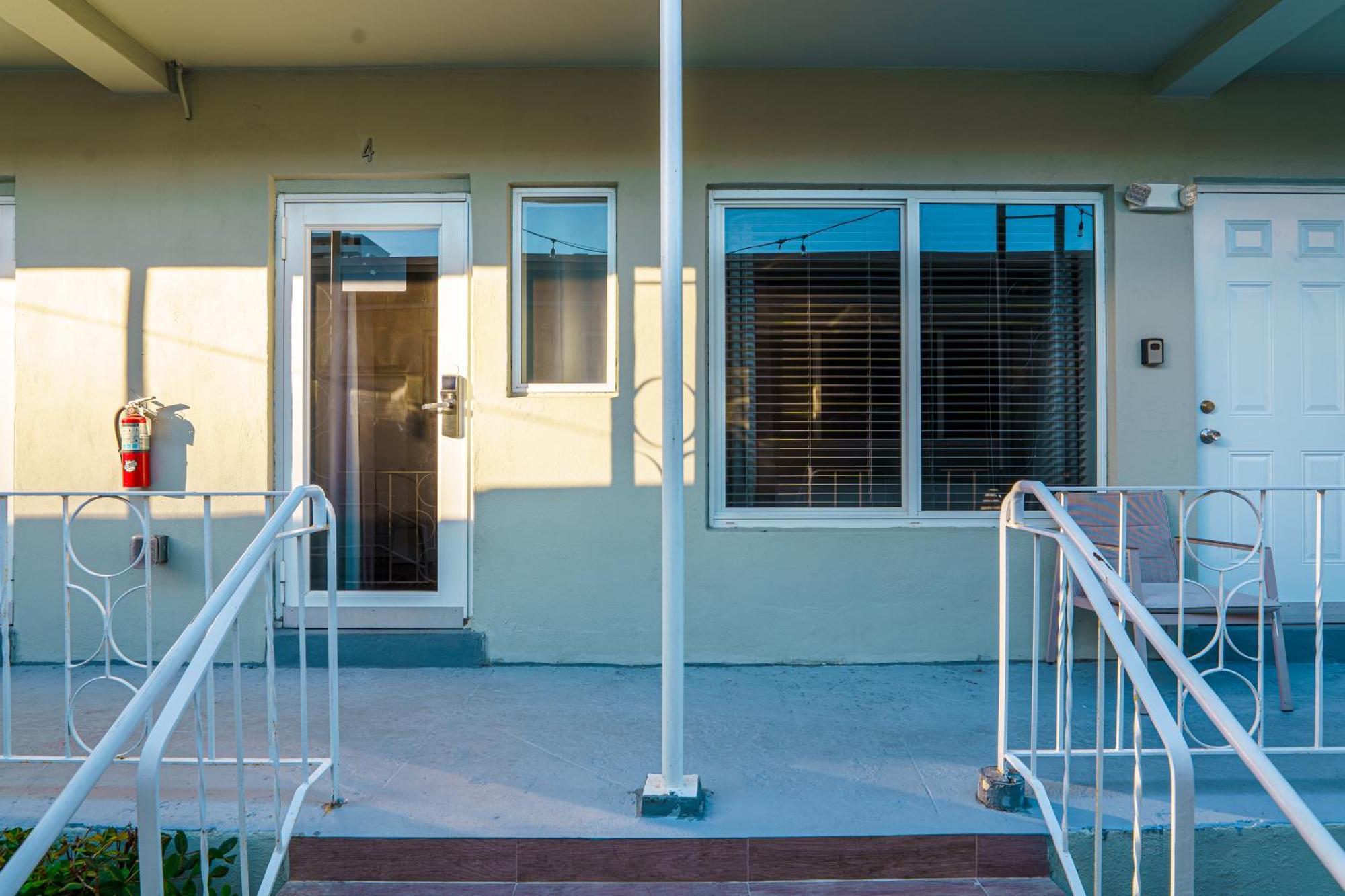 The West Gem Apartment Miami Beach Exterior photo