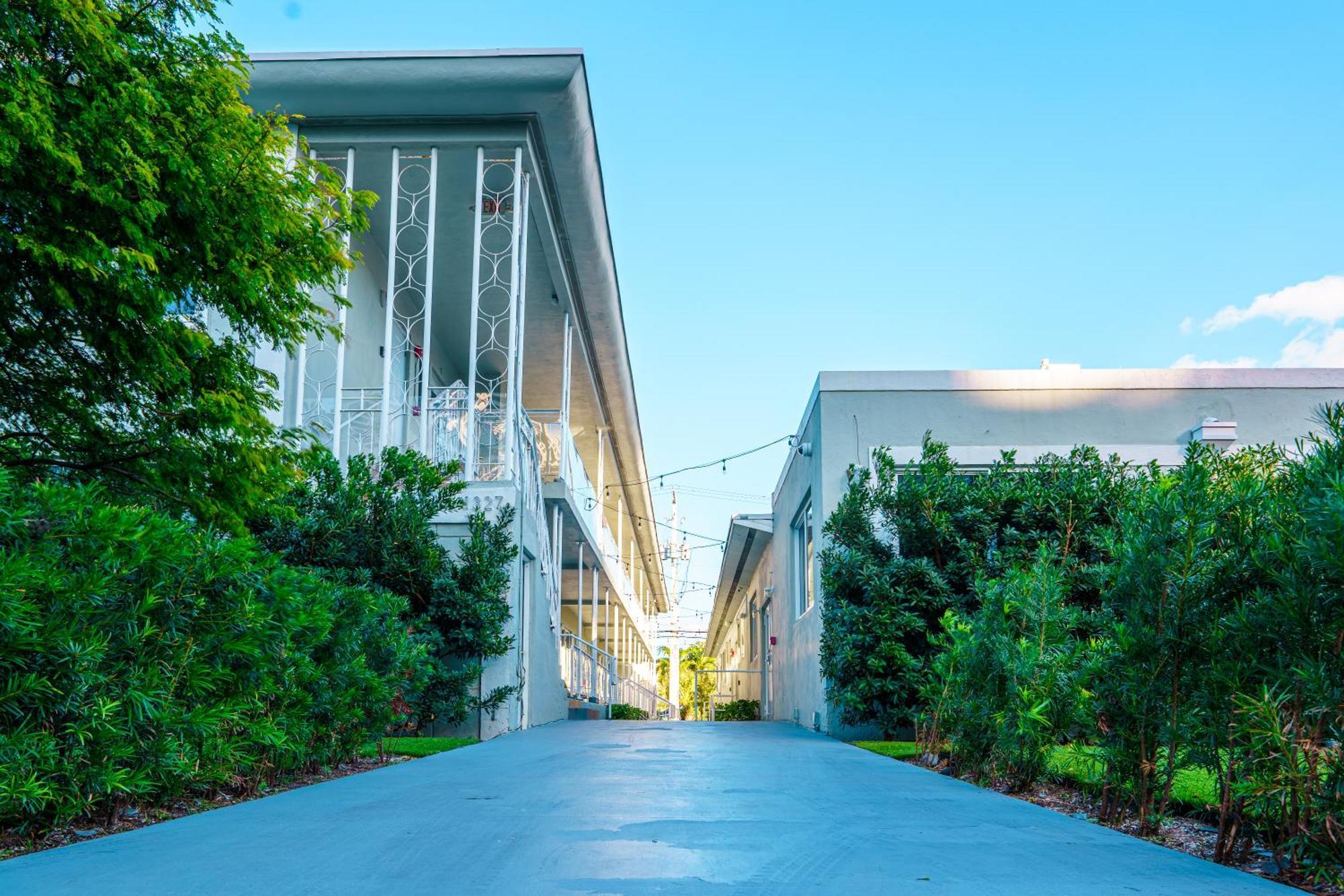 The West Gem Apartment Miami Beach Exterior photo