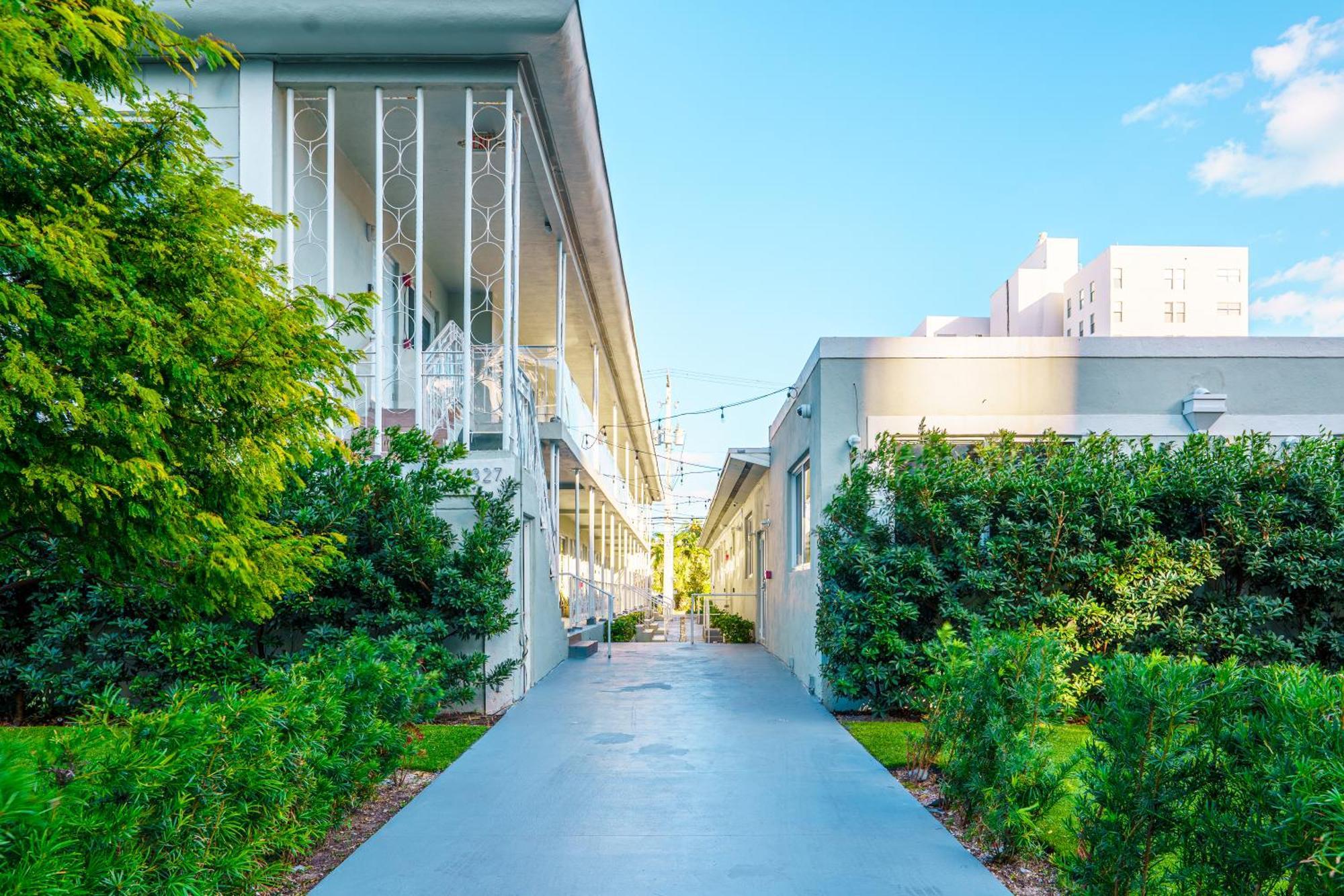 The West Gem Apartment Miami Beach Exterior photo